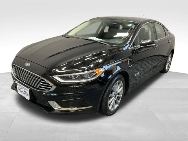 Used 2018 Black Ford SE Luxury image 1