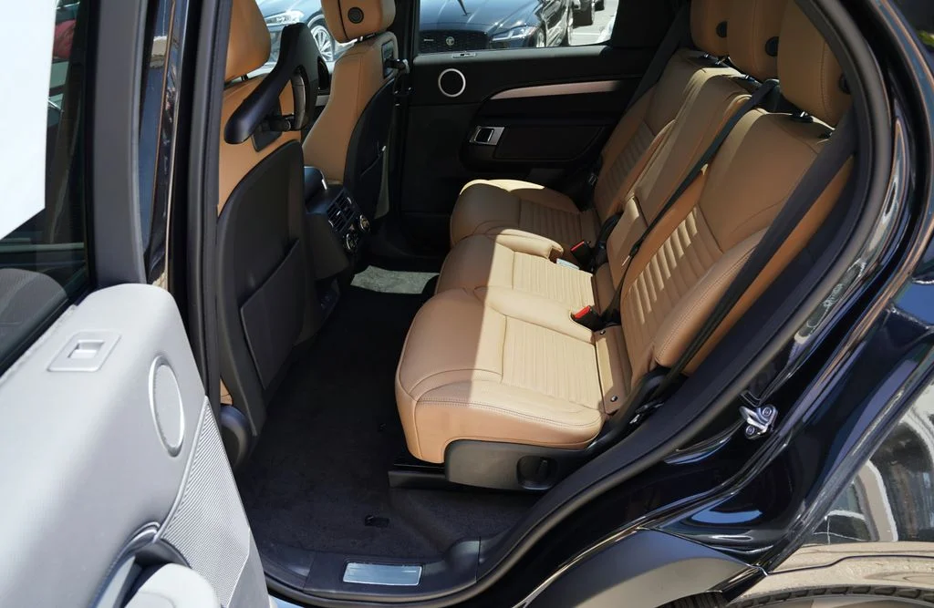 New 2026 Santorini Black Land Rover Dynamic SE image 33