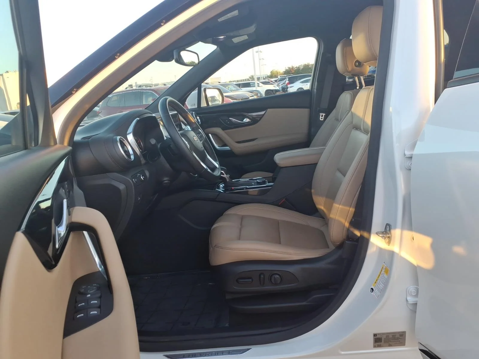 Used 2021 Iridescent Pearl Tricoat Chevrolet Premier image 12