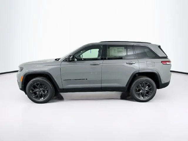 New 2027 Sting-Gray Clearcoat Jeep Altitude image 4