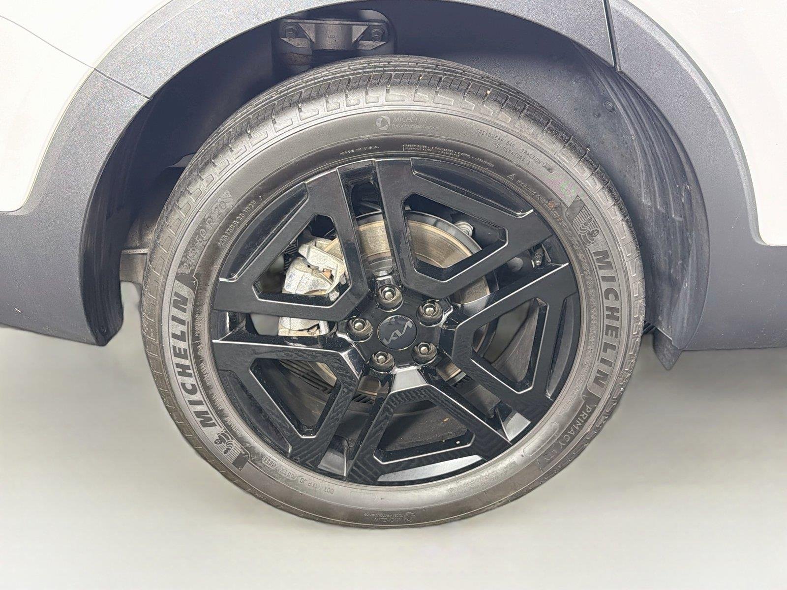 Used 2025  Kia EX X-Line image 35