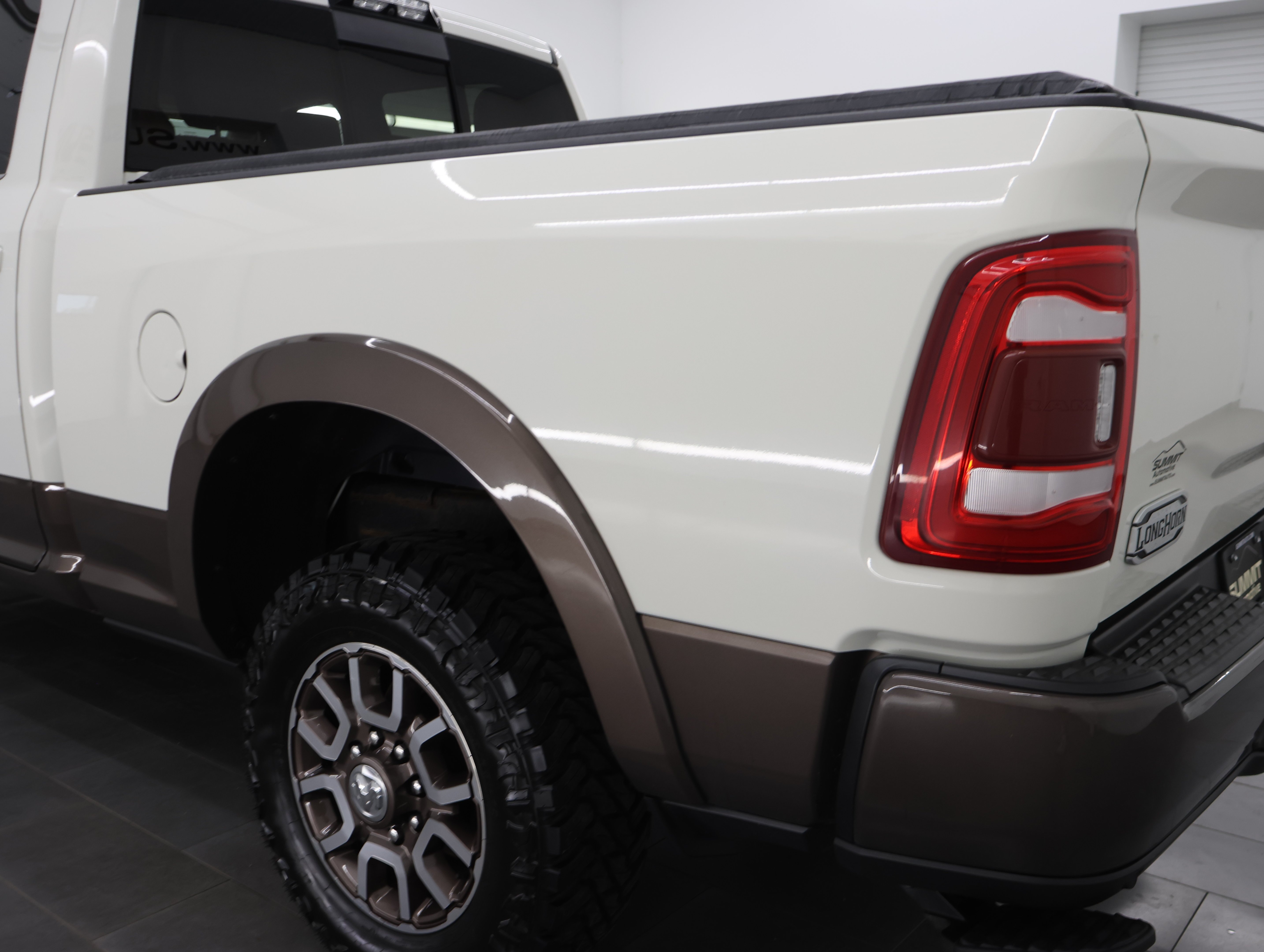 Used 2019 Pearl White Ram 4x4 Crew Cab Longhorn: CREW-SHORT-LARAMIE LONGHORN-6.7L DIESEL-TOW TECH-ADAPTIVE CRUISE image 37