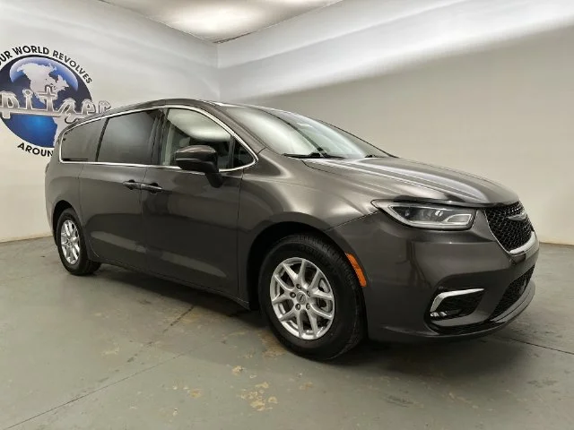 Used 2023 Gray Chrysler Touring L image 12