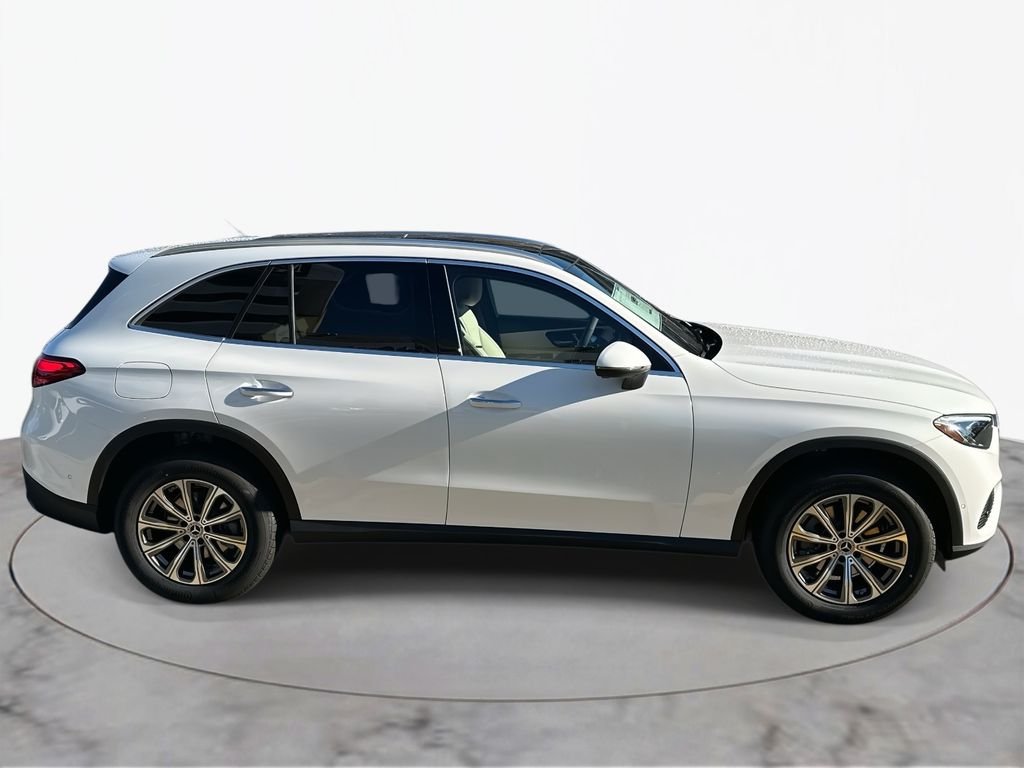 Used 2026 Polar White Mercedes-Benz GLC 300 image 4