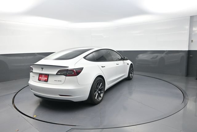 Used 2022  Tesla Long Range image 3