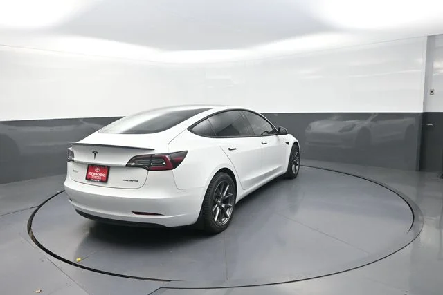 Used 2022  Tesla Long Range image 3