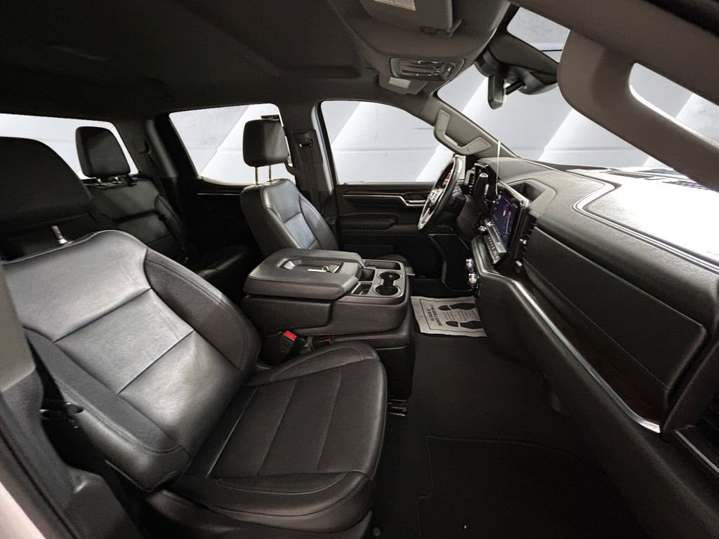 Used 2024 White GMC SLT image 13