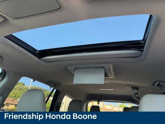 Used 2017 Blue Honda Touring image 33