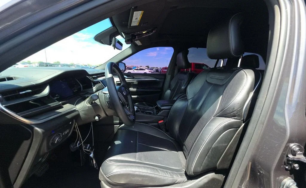 Used 2022 Gray Jeep Overland 4xe image 13