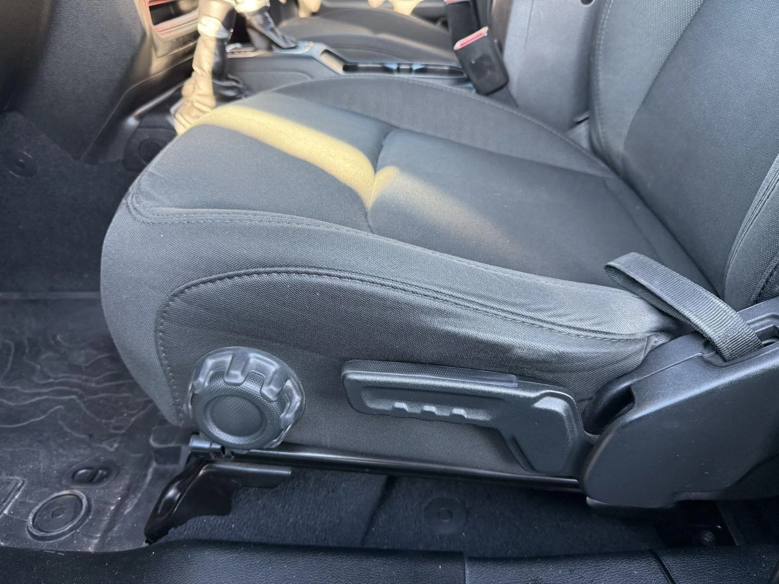 Used 2018 Black Clearcoat Jeep Sport S image 12