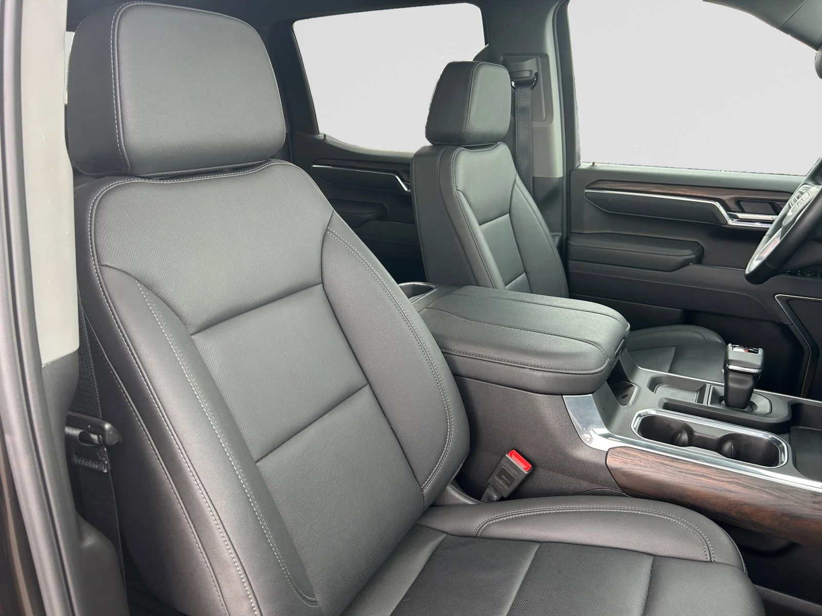 Used 2025 Black GMC SLT Crew Cab image 12