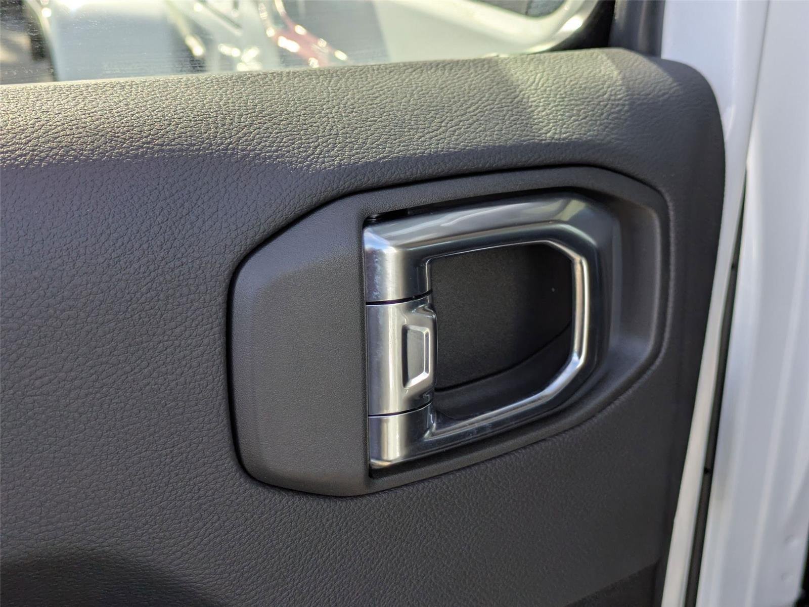Used 2025 Bright White Clearcoat Jeep Rubicon image 25