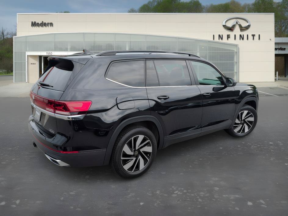 Used 2025 Deep Black Pearl Volkswagen 2.0T SE w/Technology image 4
