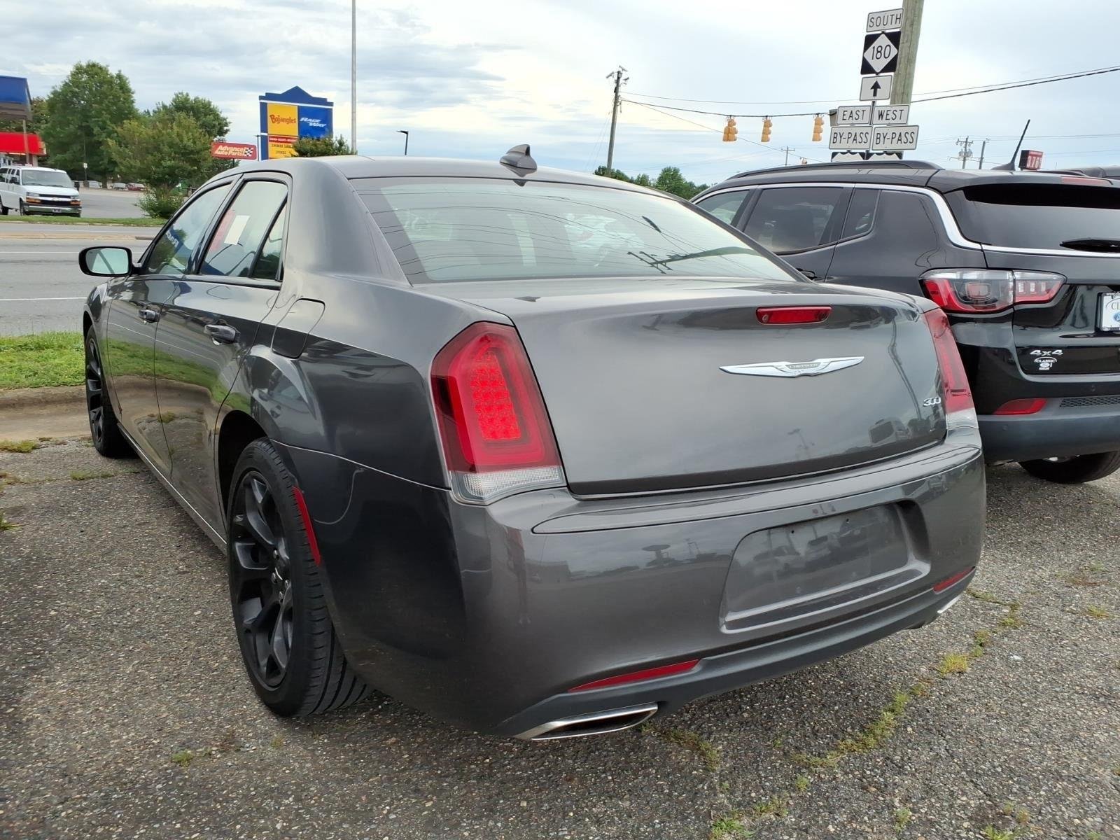 Used 2019 Gray Chrysler Touring image 4
