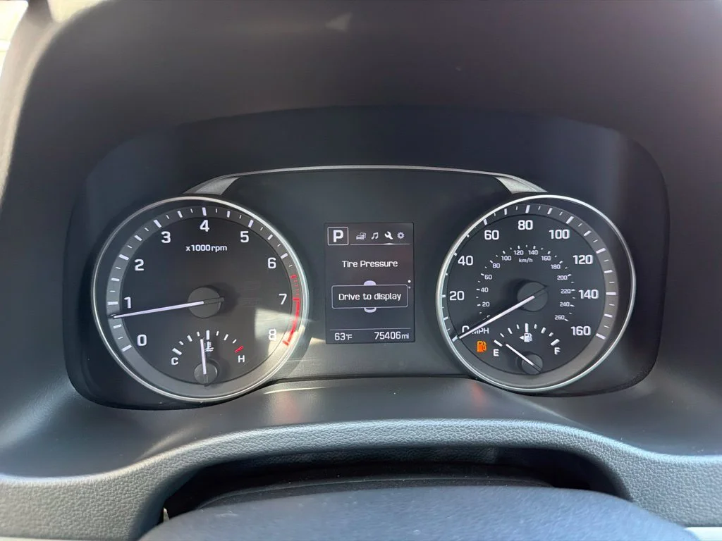 Used 2017 Gray Hyundai SE image 11
