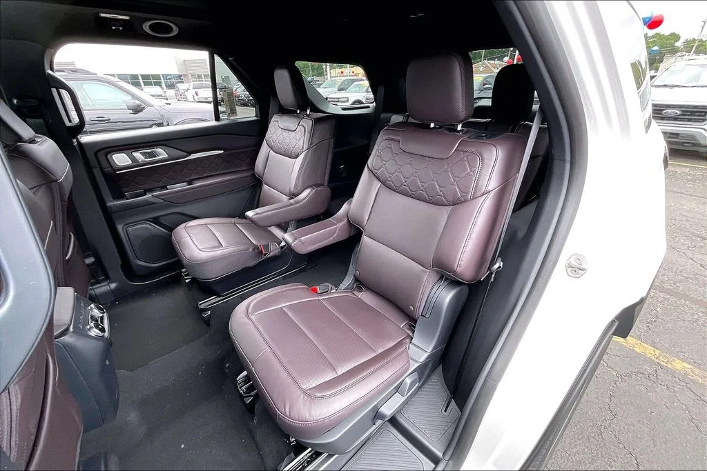 New 2026 Star White Metallic Tri-Coat Ford Platinum™ image 25
