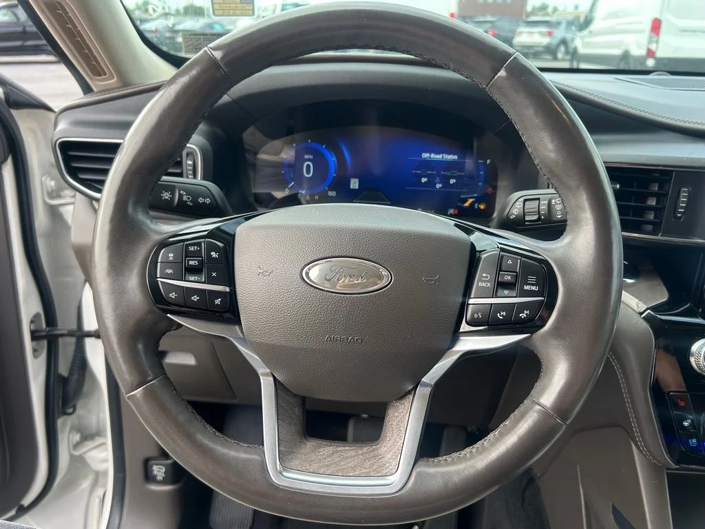 Used 2022 White Ford Platinum image 11