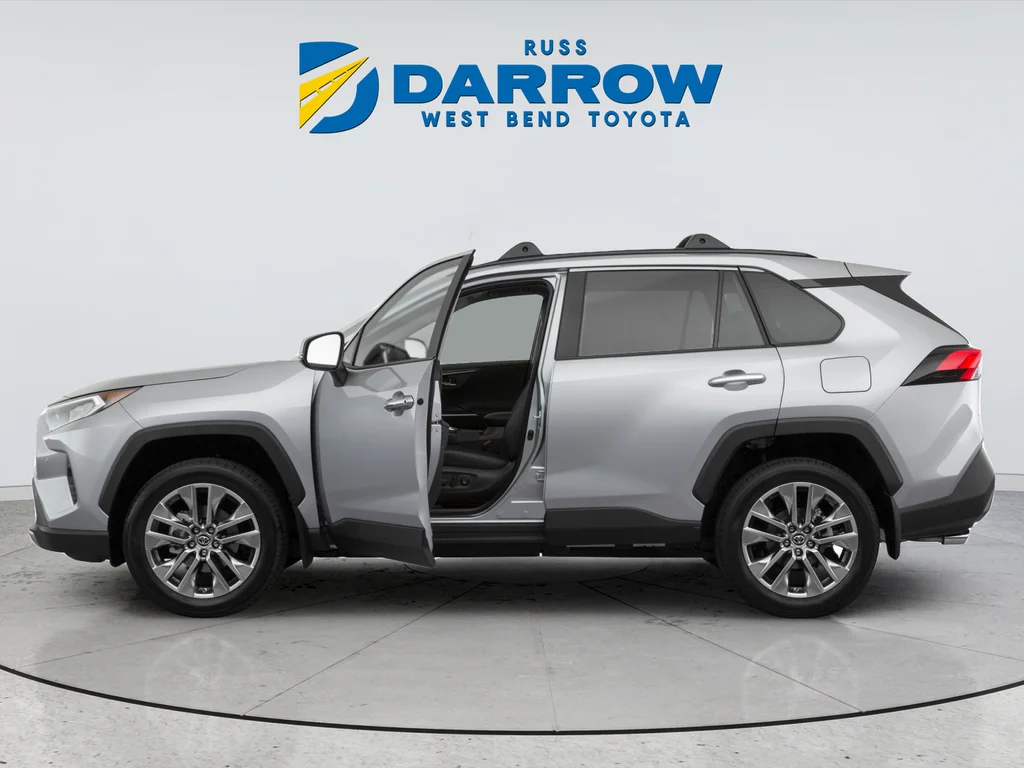Used 2020 Silver Toyota XLE image 11
