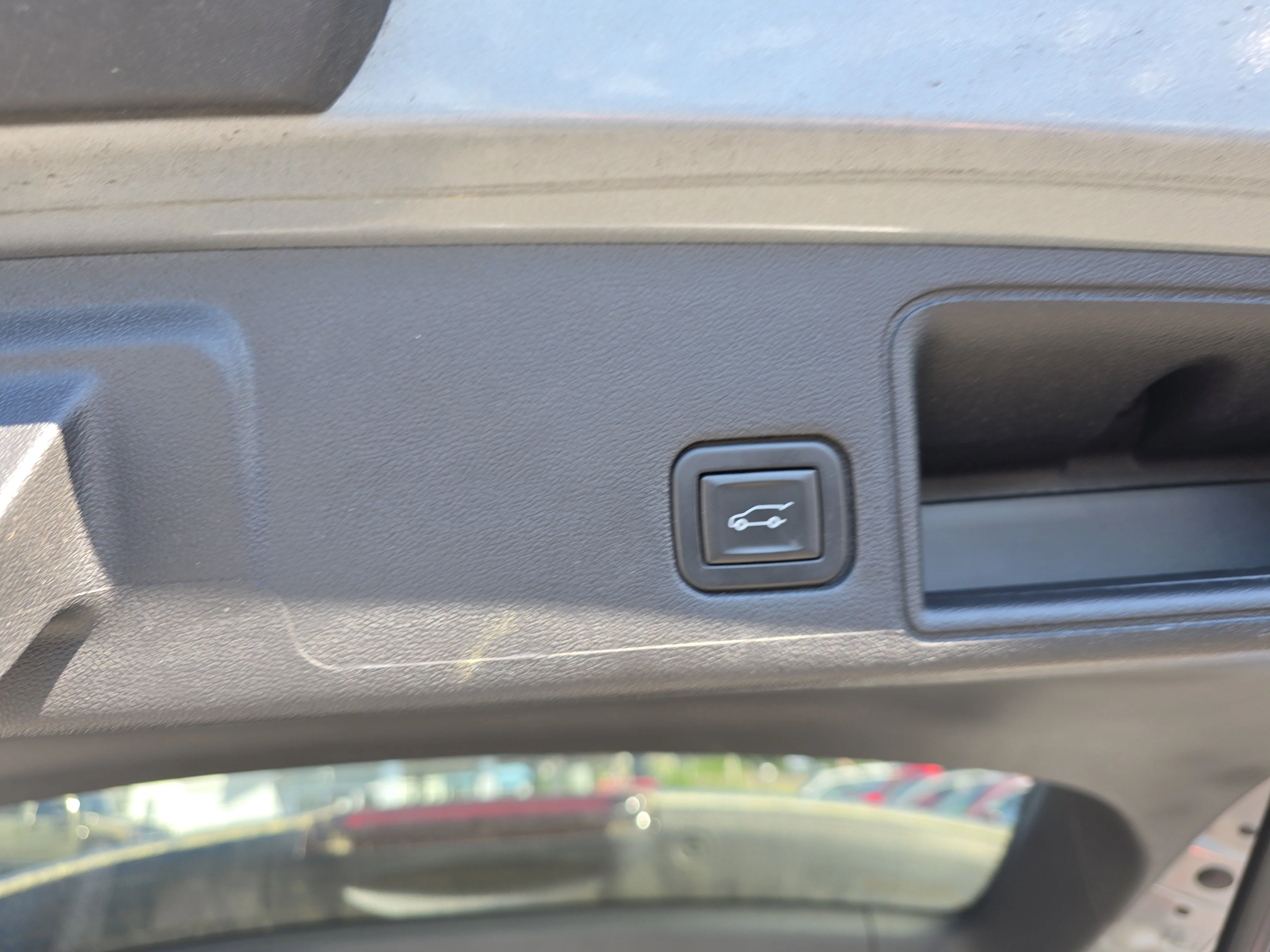 Used 2023 Sterling Metallic GMC SLE image 6