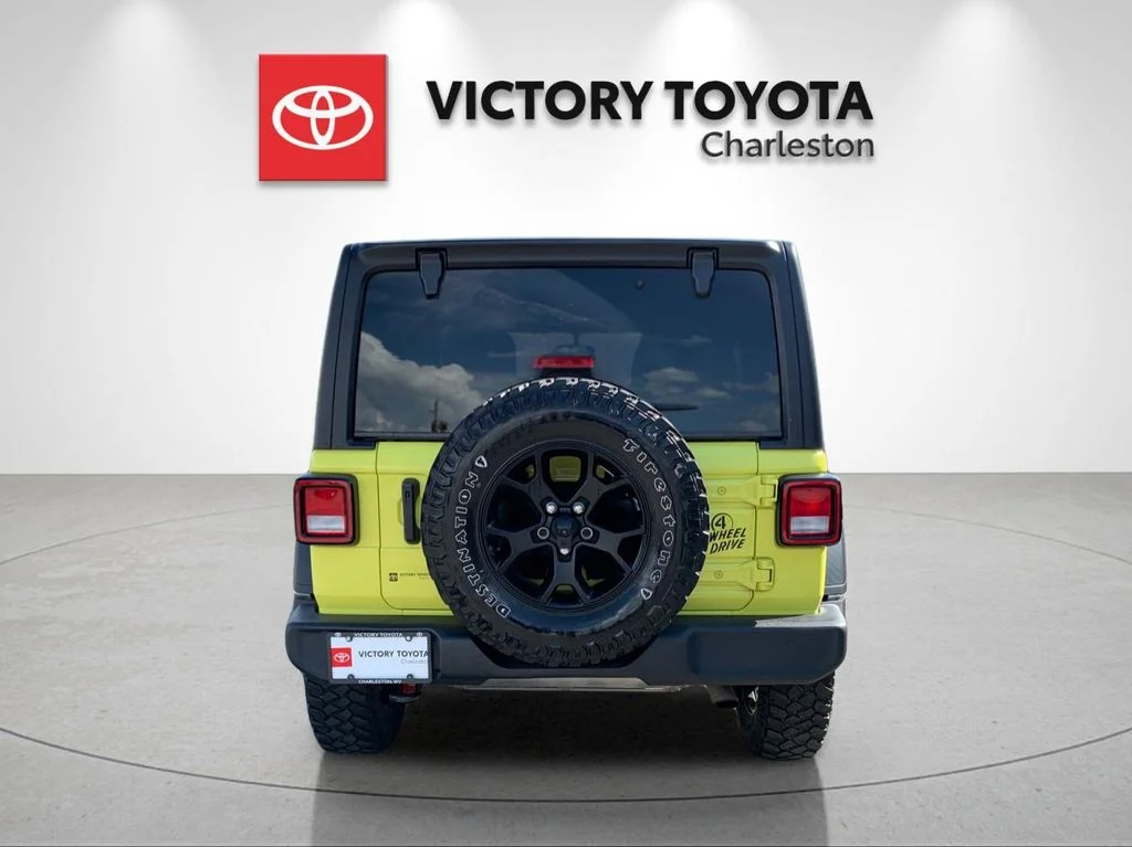 Used 2022  Jeep Unlimited Willys image 4