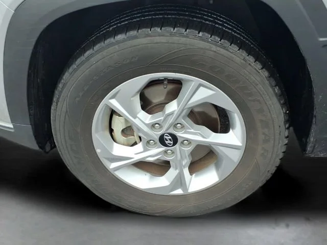 Used 2024  Hyundai SEL image 19