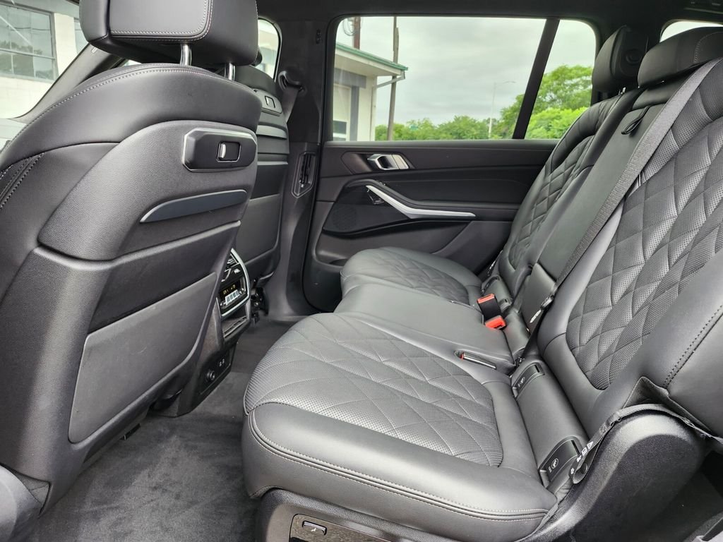 Used 2024 Black BMW xDrive40i image 17