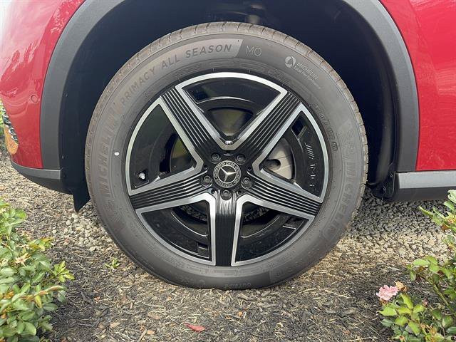 New 2026 MANUFAKTUR Patagonia Red Metallic Mercedes-Benz GLC 300 4MATIC® image 23