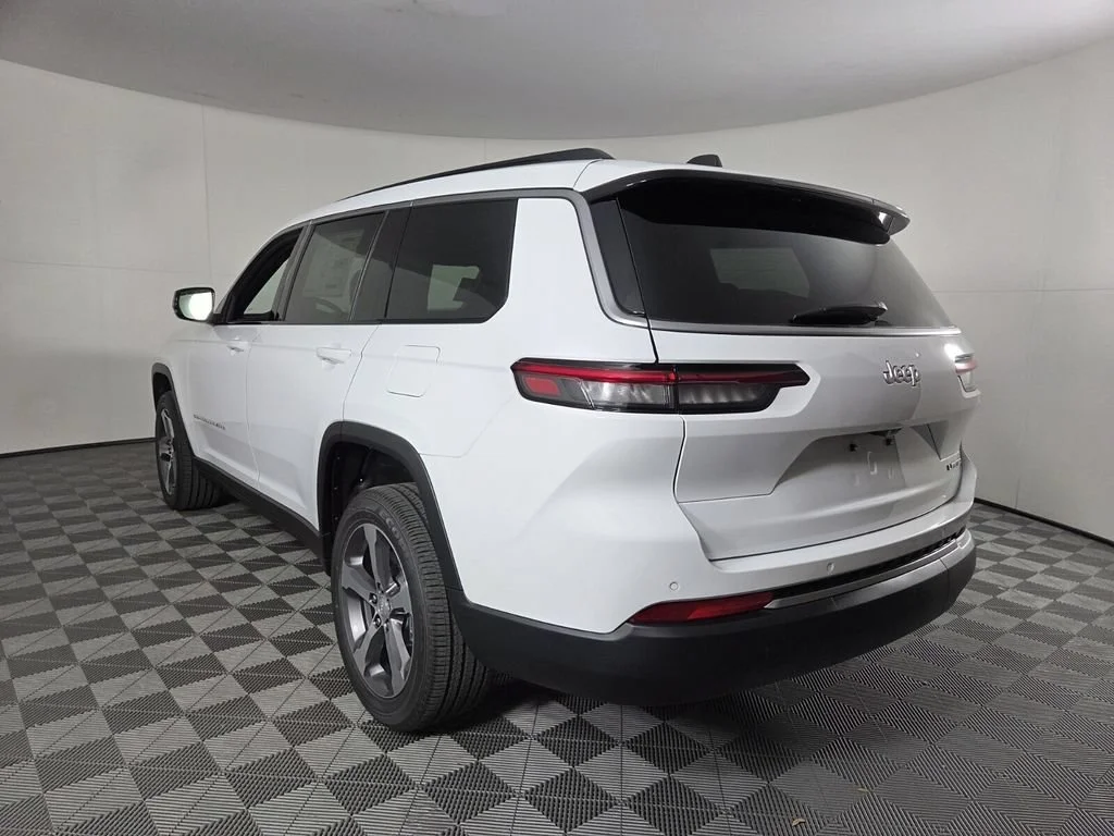 New 2026 Bright White Clear-Coat Exterior Paint Jeep Limited image 7
