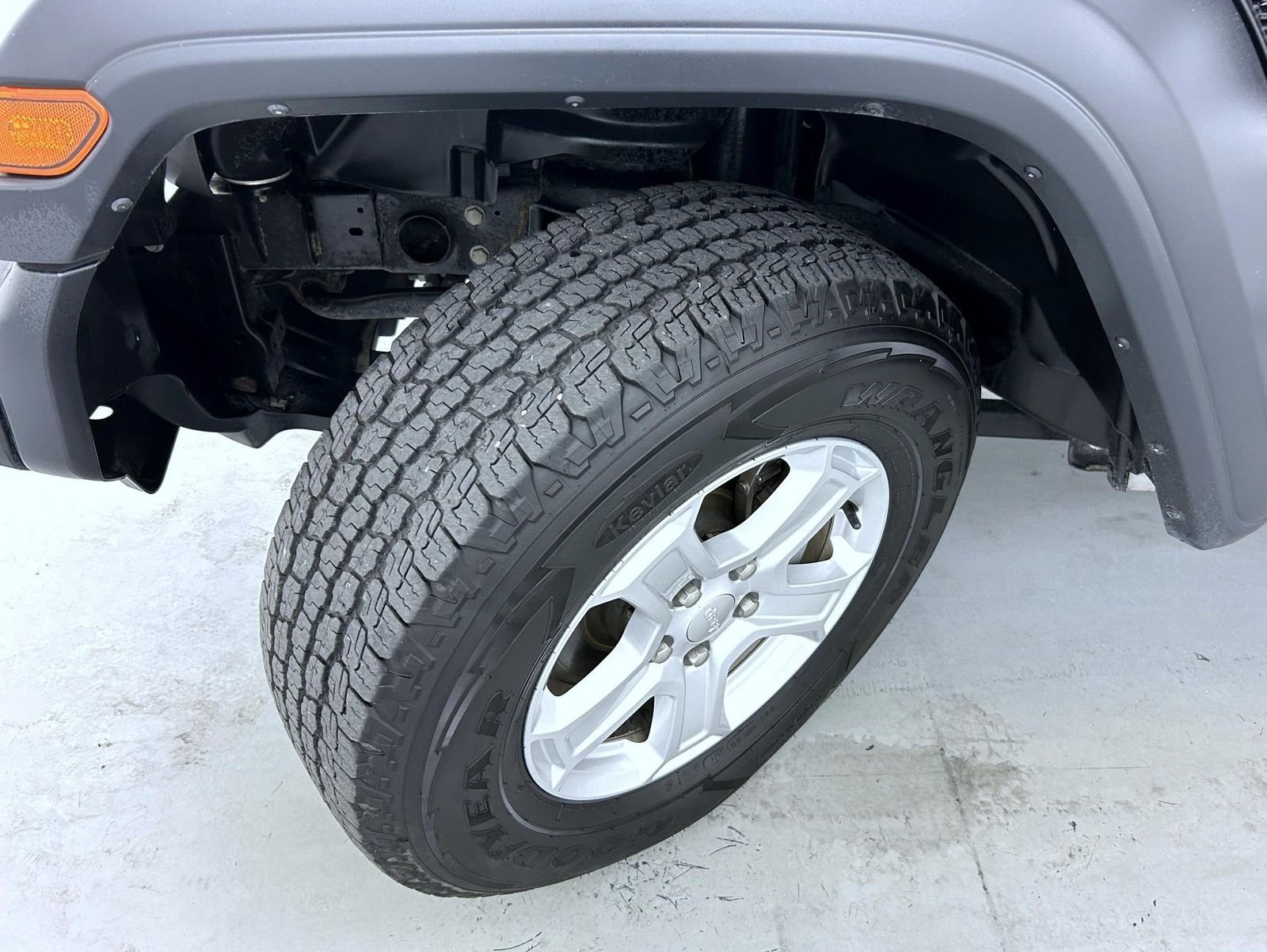 Used 2019 Silver Jeep Unlimited Sport S image 23