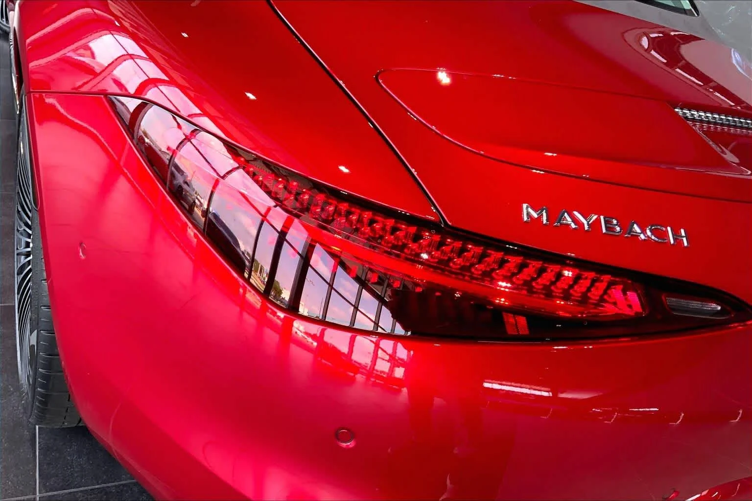 New 2026 MANUFAKTUR garnet red metallic (Red Ambiance) Mercedes-Benz Maybach SL 680 Monogram Series image 14