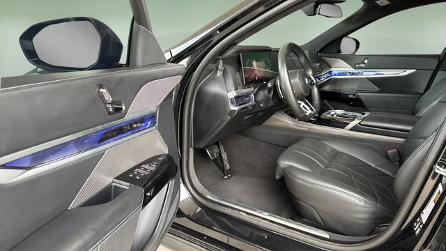 Used 2025 Black Sapphire Metallic BMW 760i xDrive image 10
