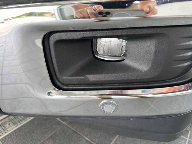 Used 2025 Agate Black Metallic Ford XLT image 4