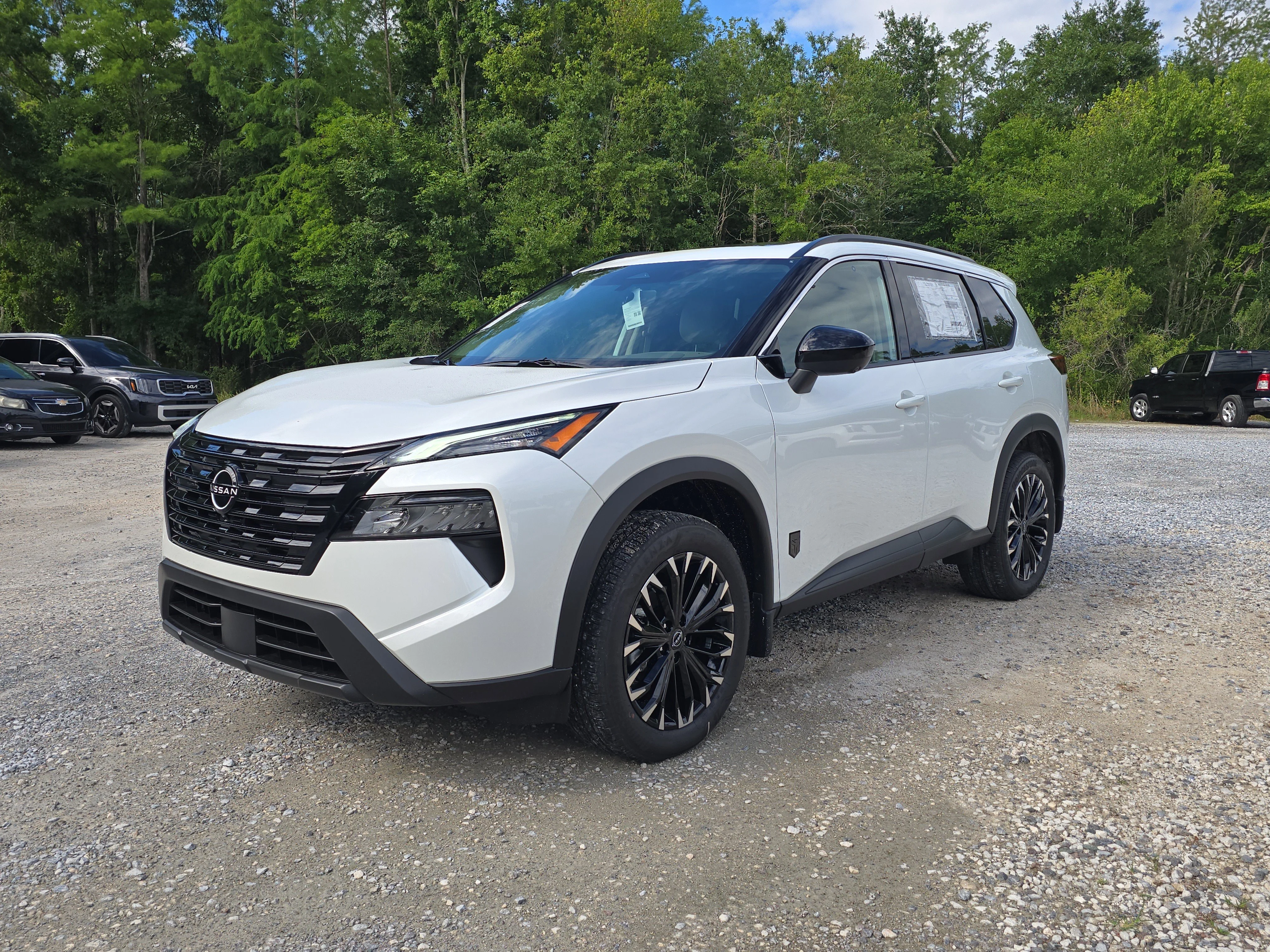 New 2026 Everest White Pearl TriCoat Nissan Dark Armor™ image 4
