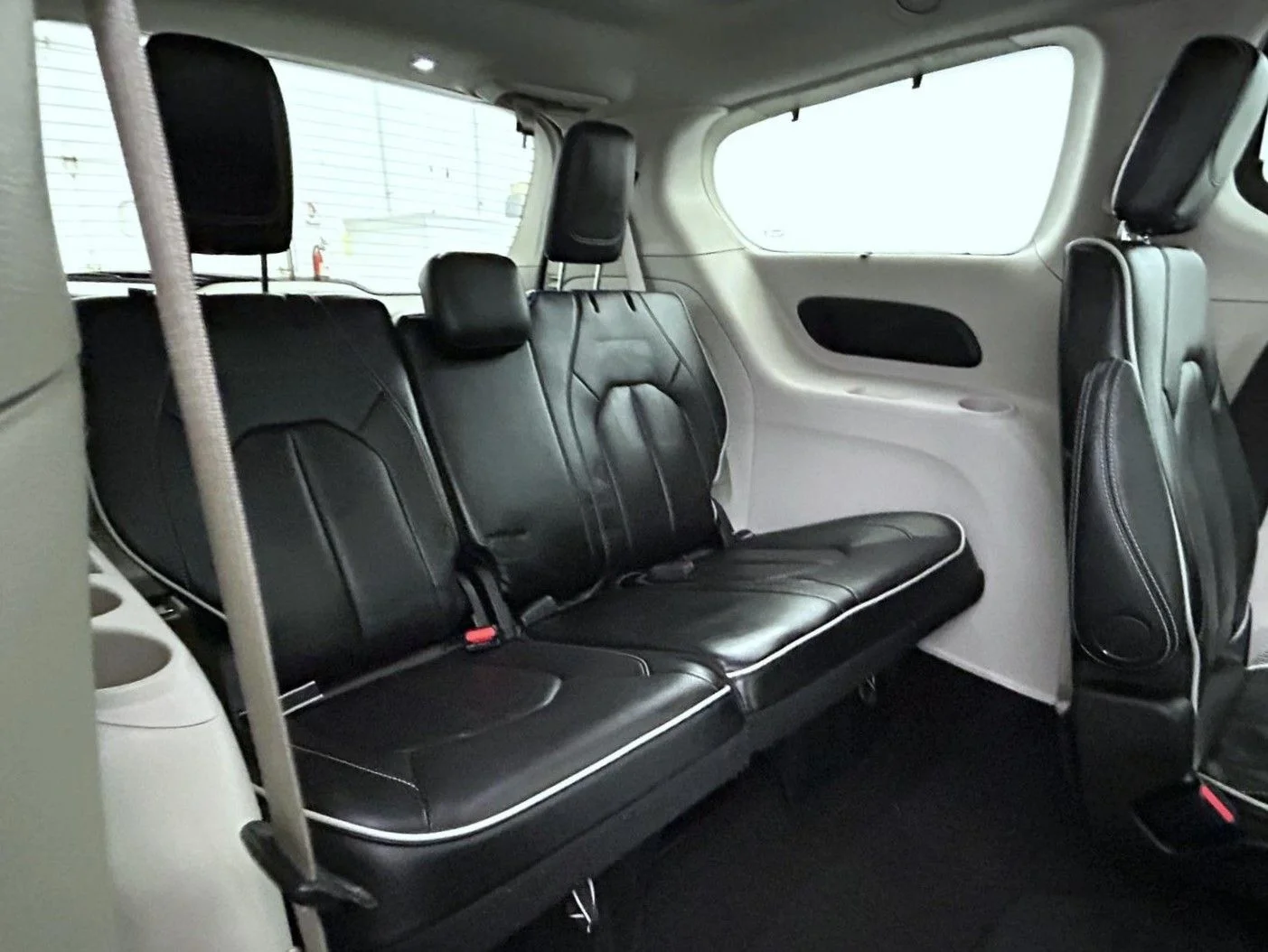 Used 2024 Silver Chrysler Limited image 18
