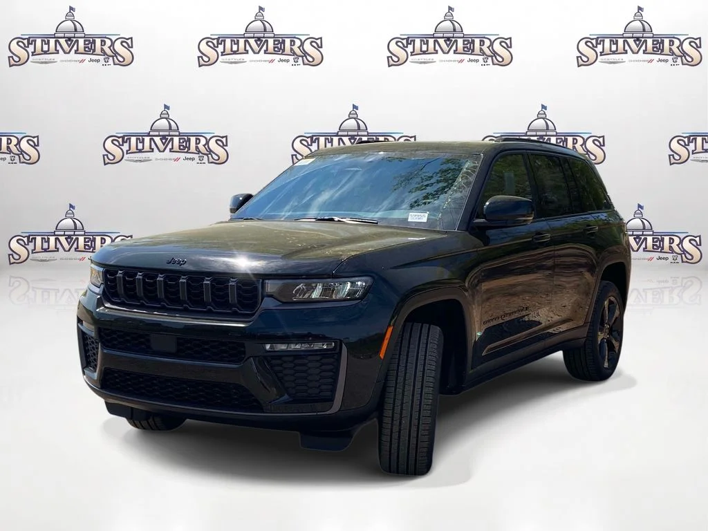 New 2026 Diamond Black Crystal Pearl-Coat Exterior Paint Jeep Limited image 3