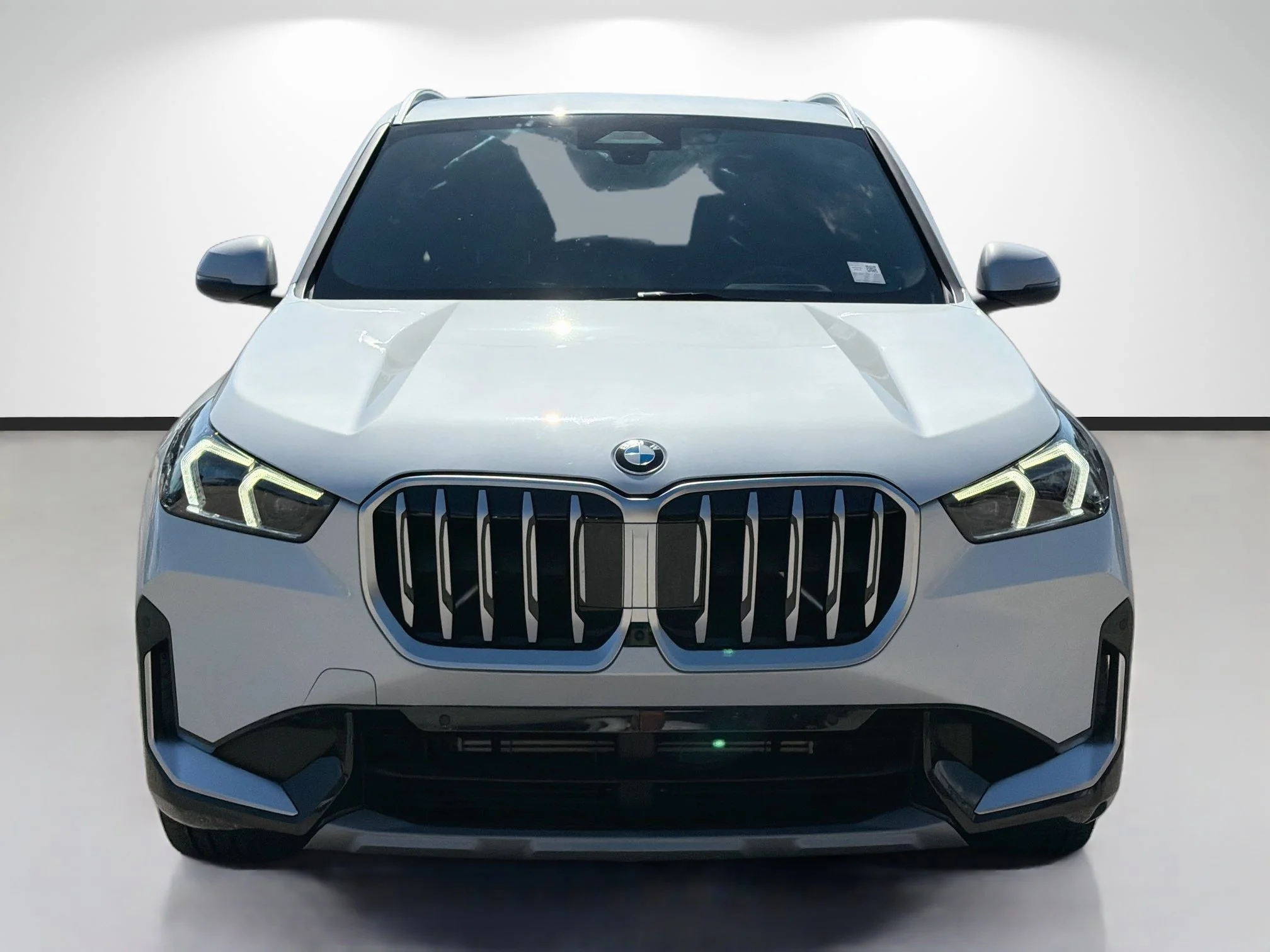 Used 2024 Mineral White Metallic BMW xDrive28i image 8