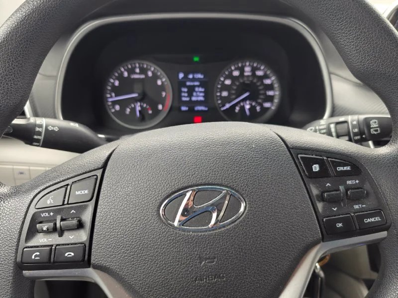 Used 2019 Silver Hyundai SE image 12