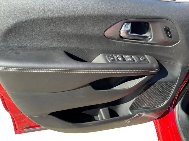 2026 Chrysler Pacifica Select - Photo 10