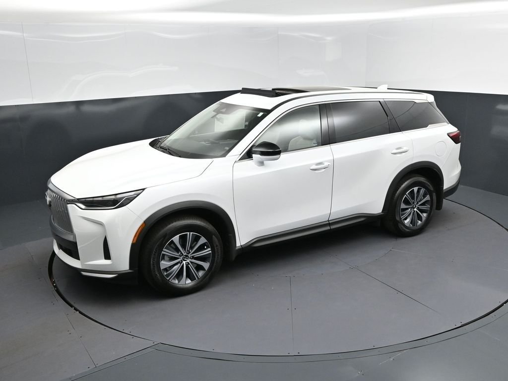 Certified Used 2026 White INFINITI PURE image 32