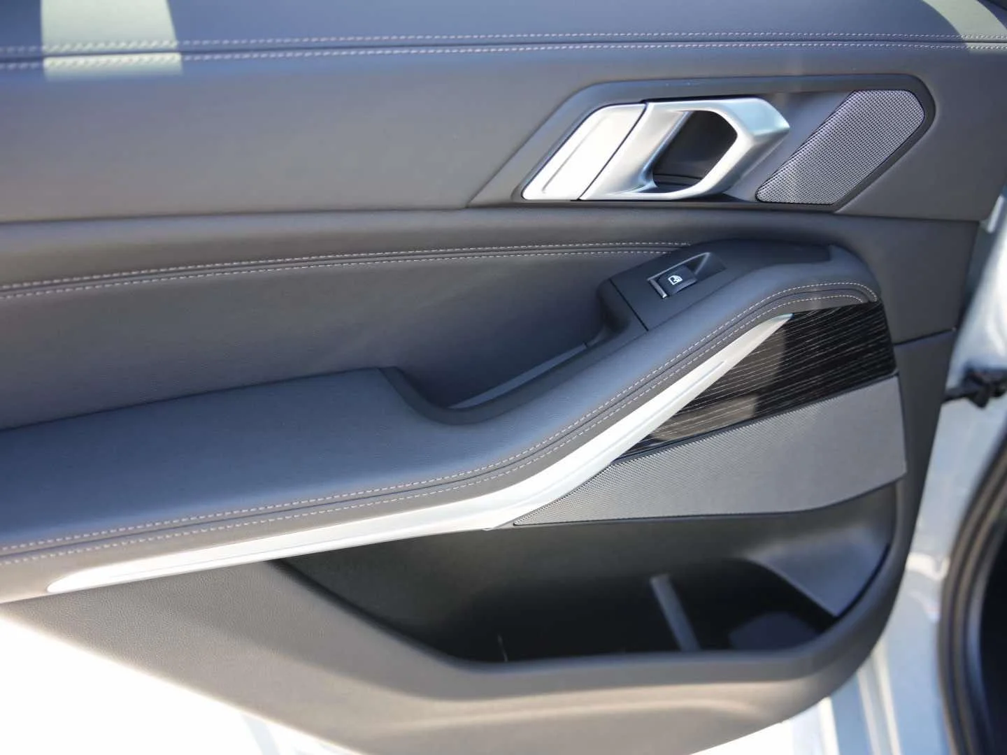 New 2026 Brooklyn Grey Metallic BMW xDrive40i image 9