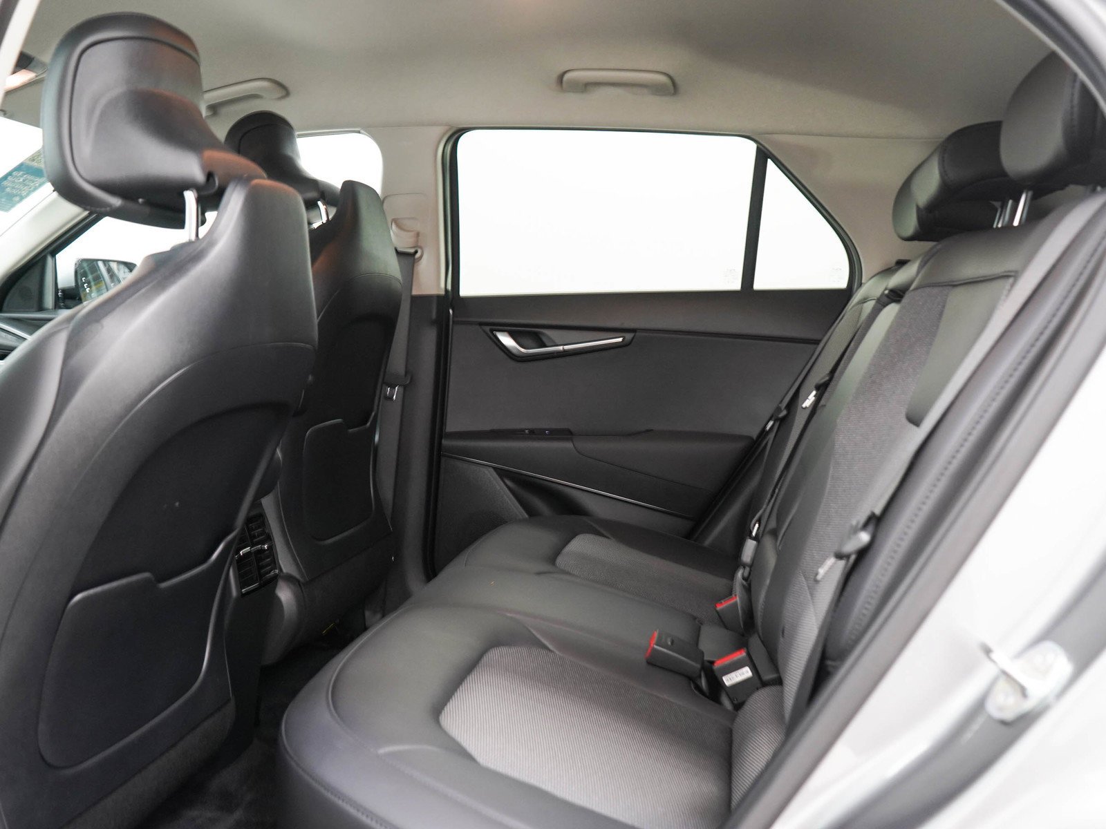 Used 2024 Steel Gray Kia Wind image 16