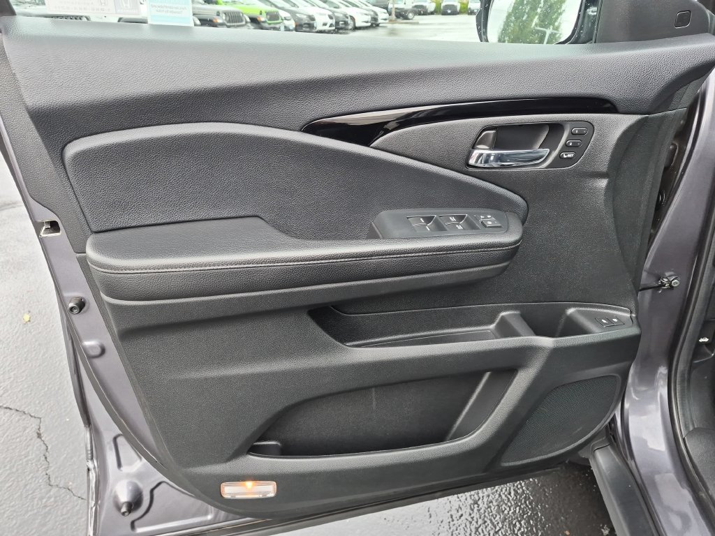 Used 2022 Modern Steel Metallic Honda Touring image 10