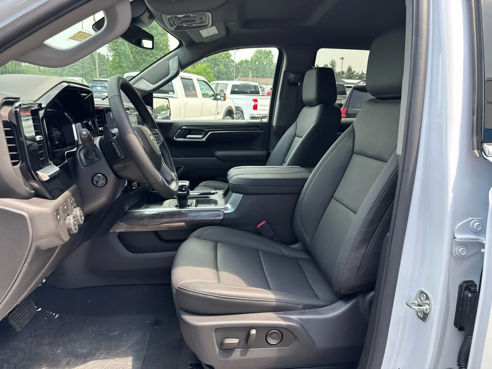 2026 Chevrolet Silverado 1500 LTZ - Photo 17