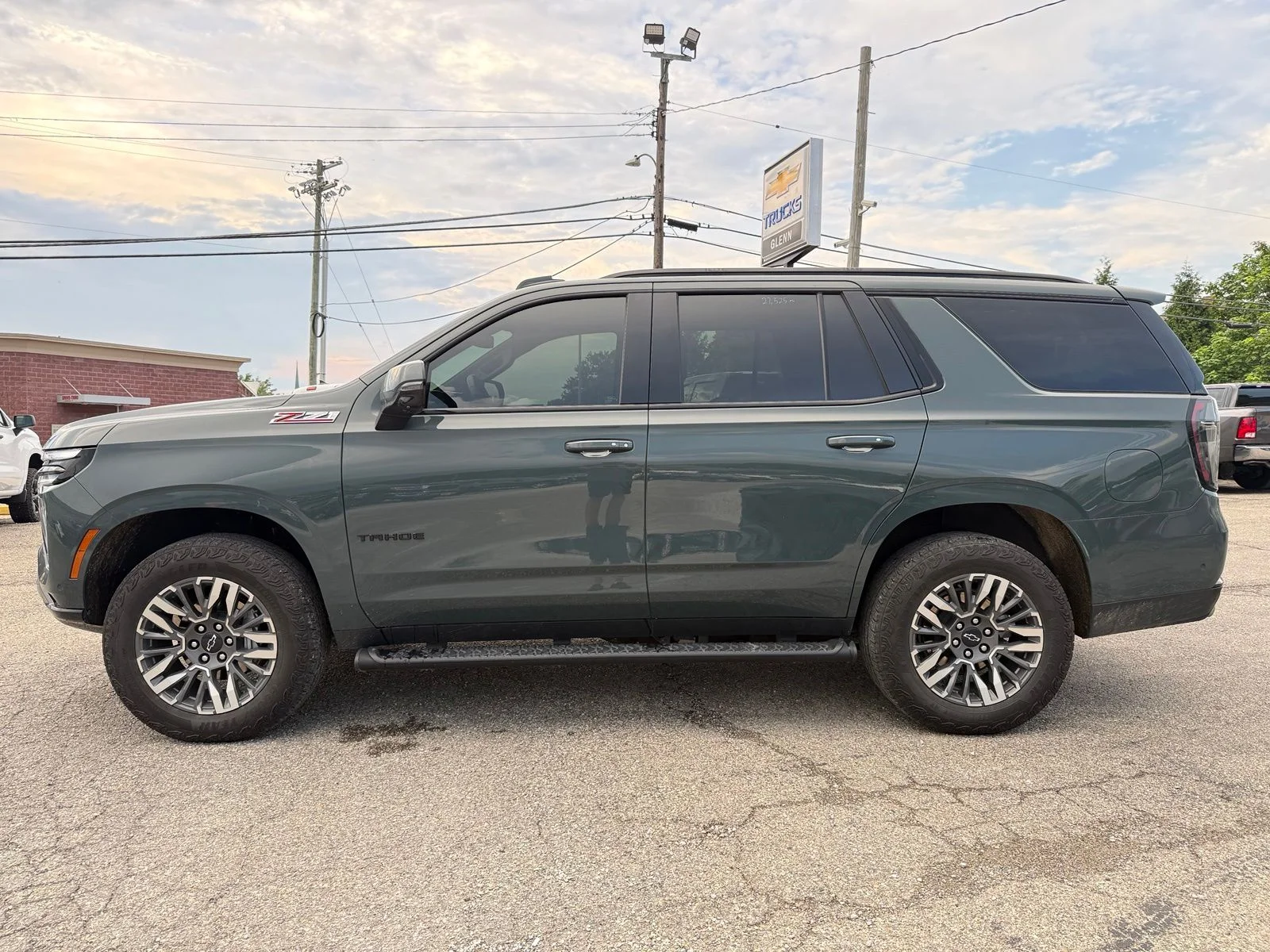Used 2025 Gray Chevrolet Z71 image 3