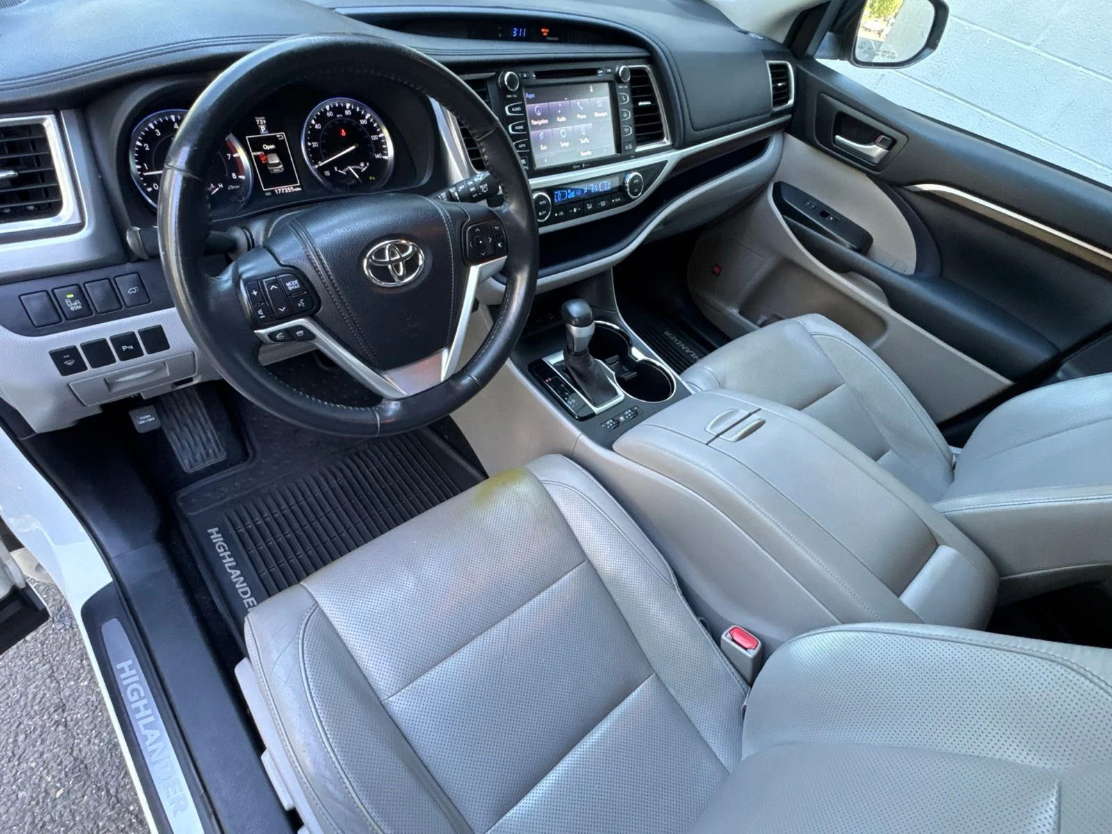 Used 2015 Blizzard Pearl Toyota Limited image 43