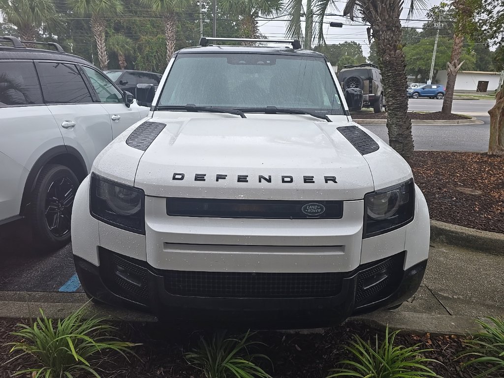 Used 2024 White Land Rover X-Dynamic SE image 2