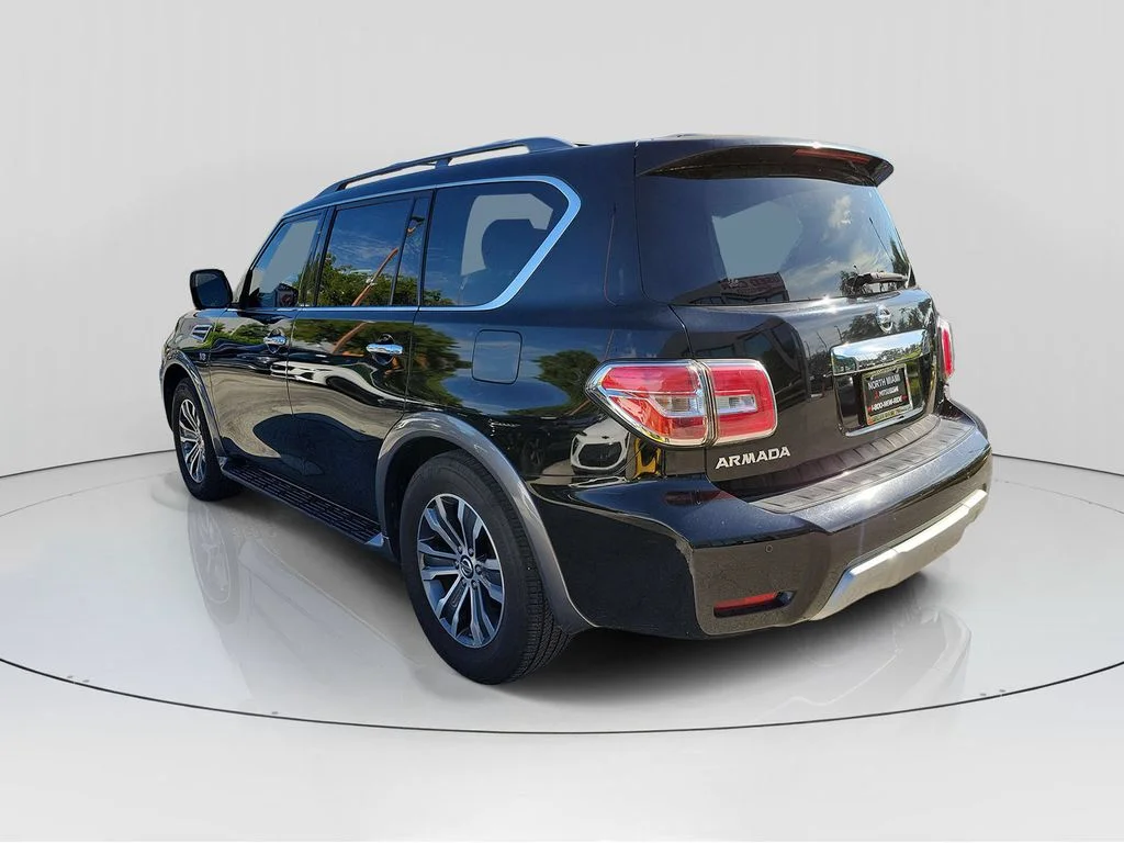 Used 2018 Black Nissan SL image 5