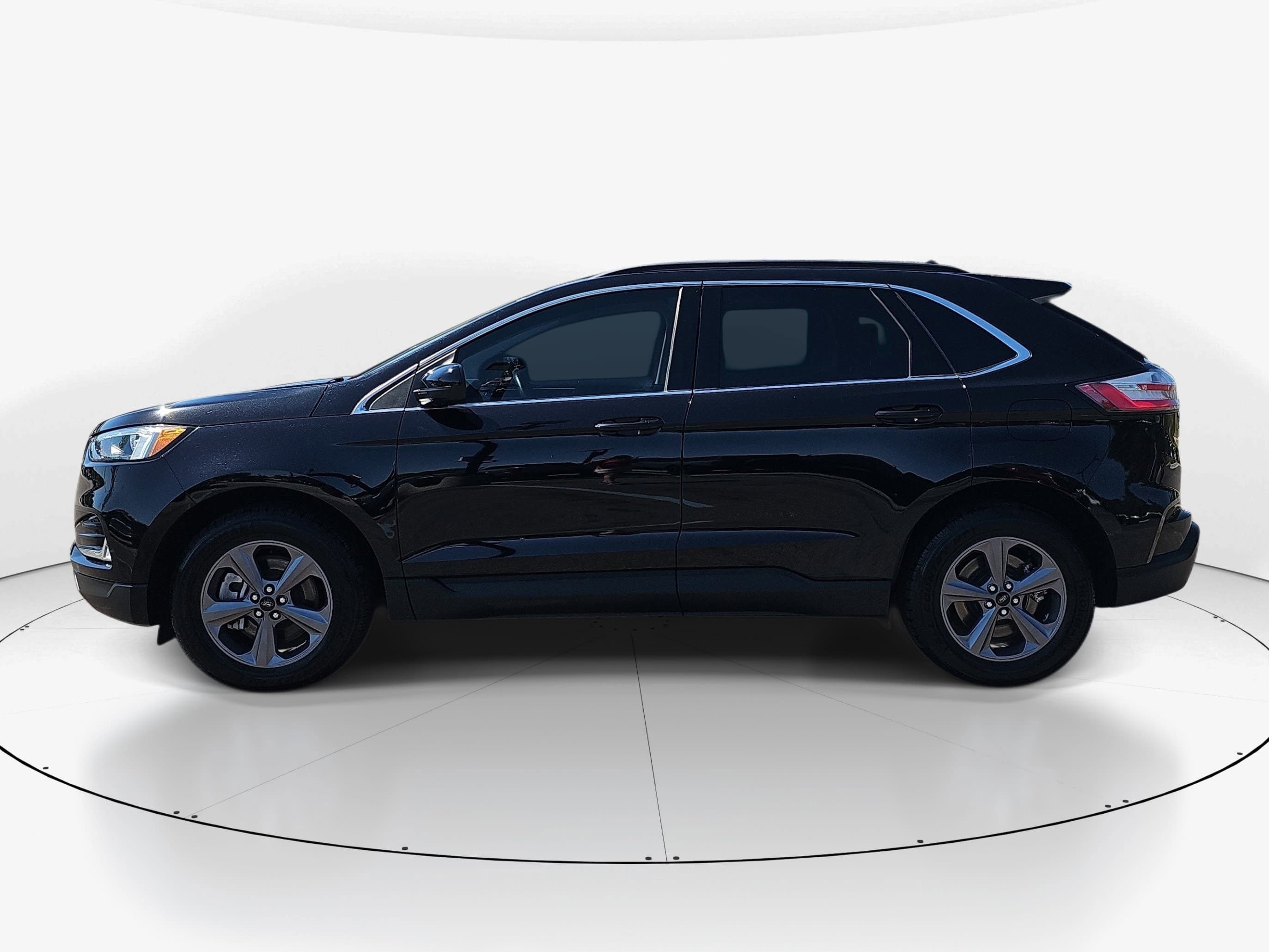 Used 2022 Black Metallic Ford SEL image 6