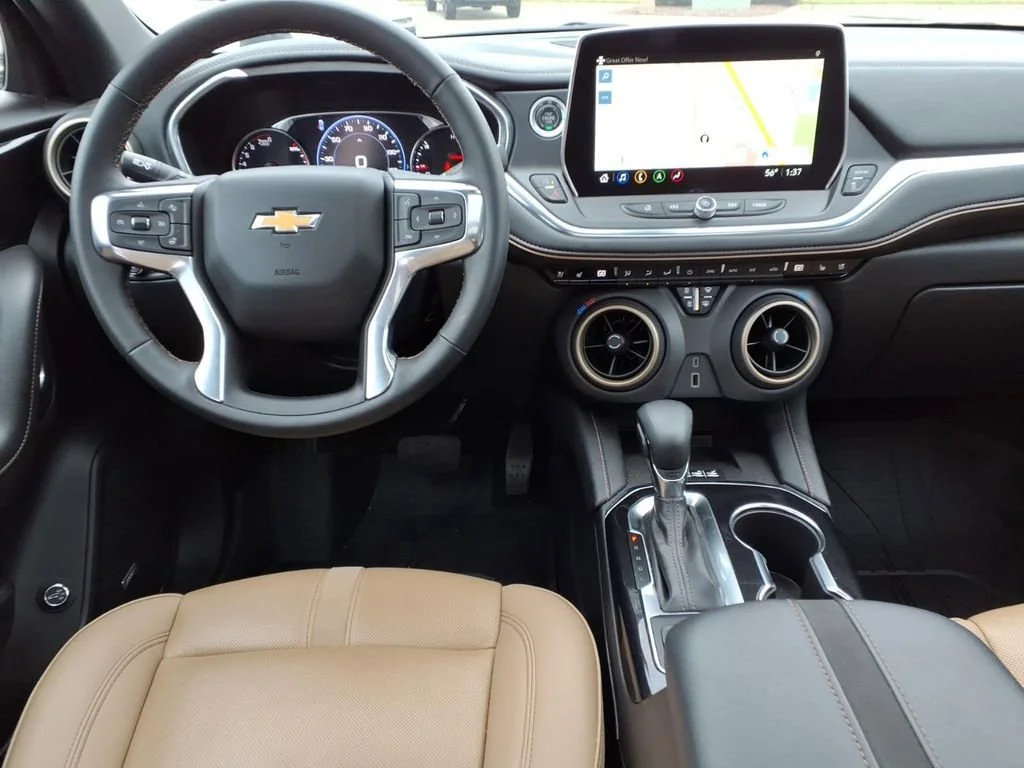 Used 2024 Iridescent Pearl Tricoat Chevrolet Premier image 9