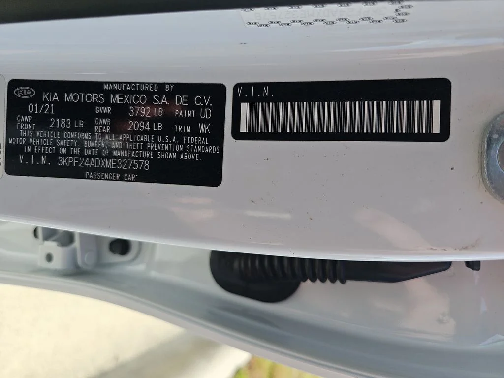 Used 2021 White Kia LXS image 32